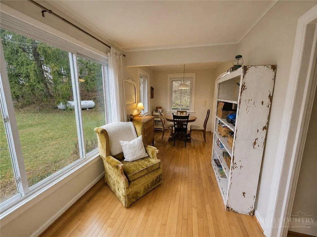 Image number 10 for the current listing