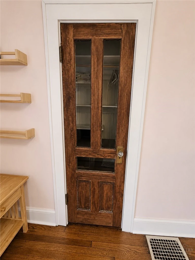Image number 18 for the current listing
