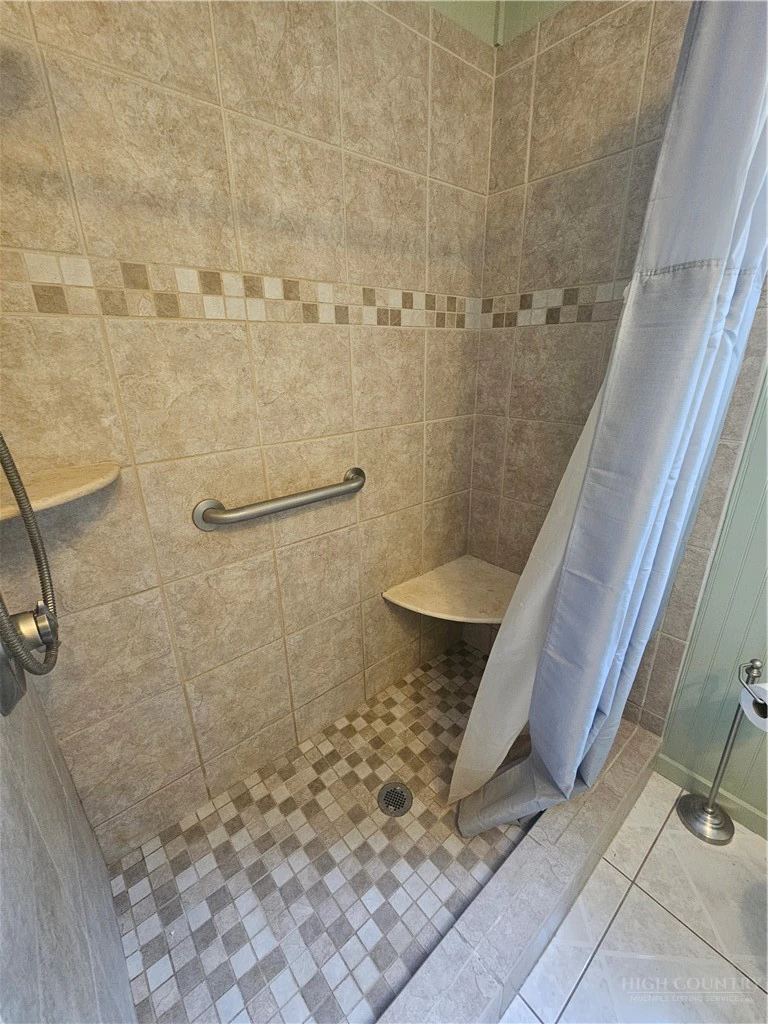 Image number 14 for the current listing