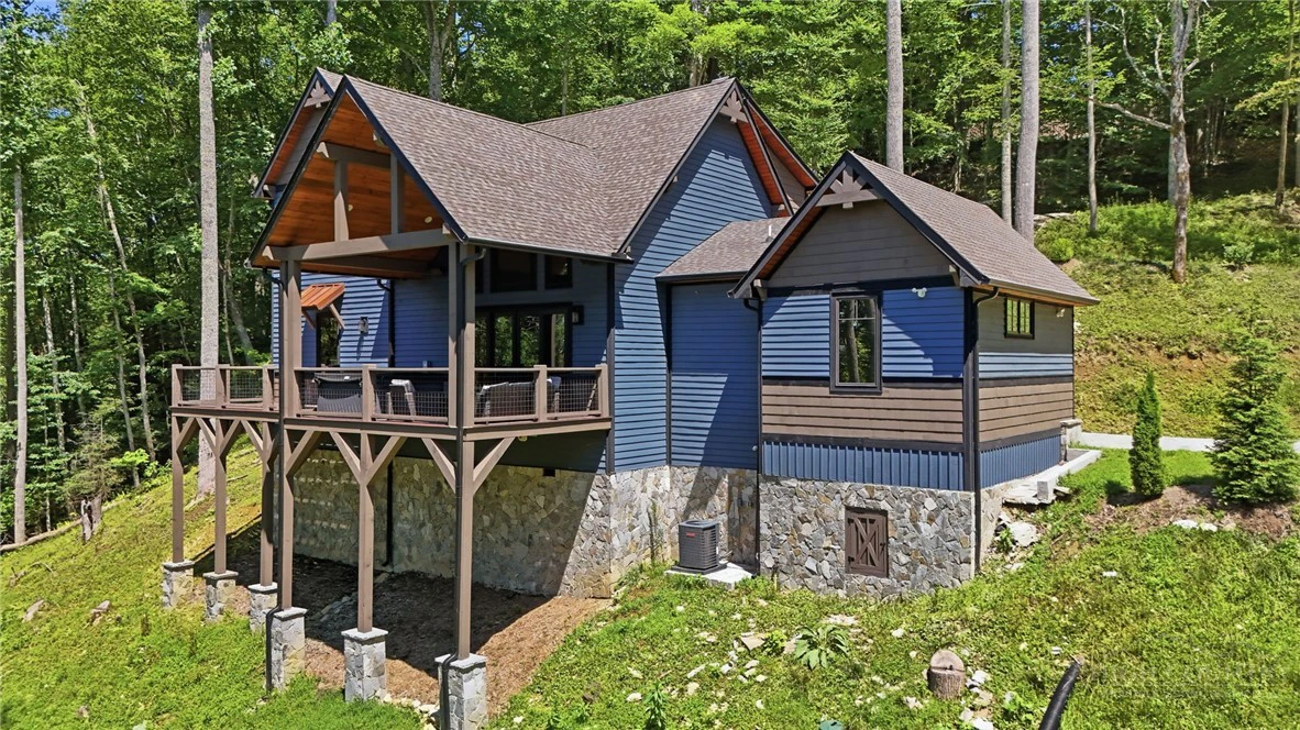 Image number 1 for the current listing