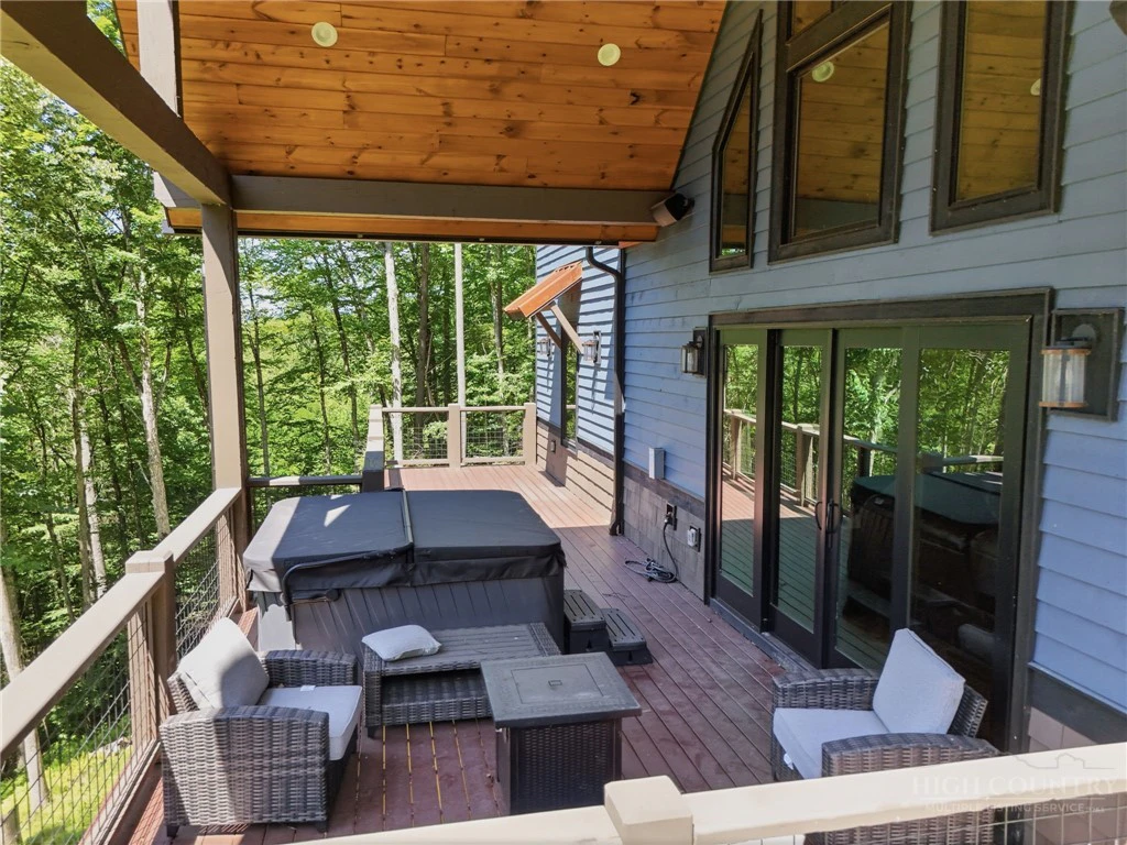Image number 4 for the current listing