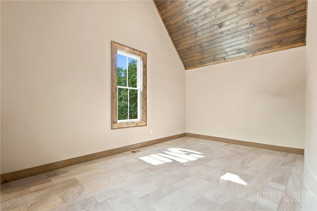 Image number 5 for the current listing