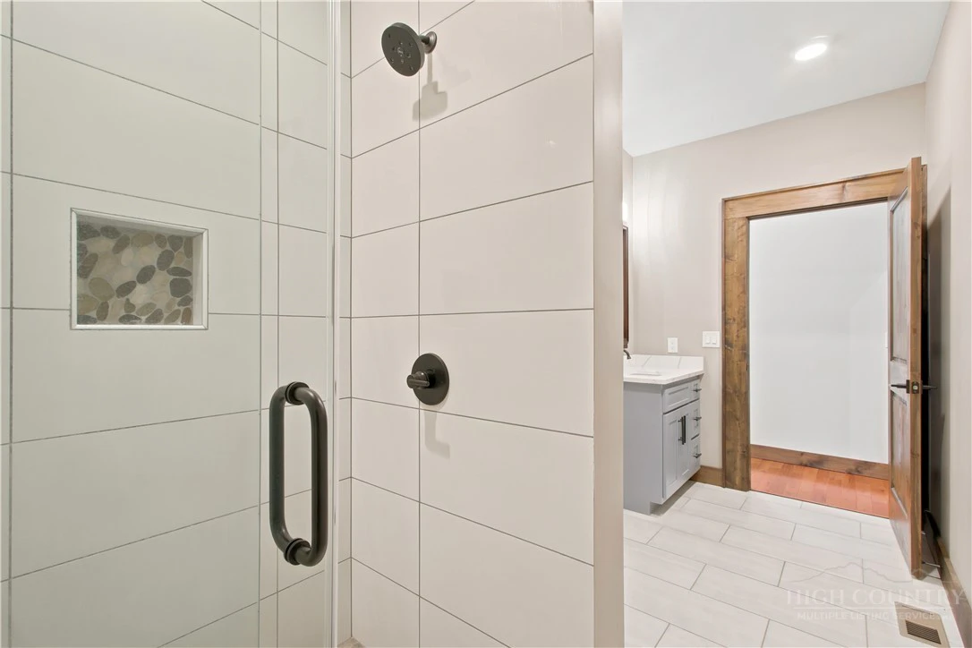 Image number 6 for the current listing