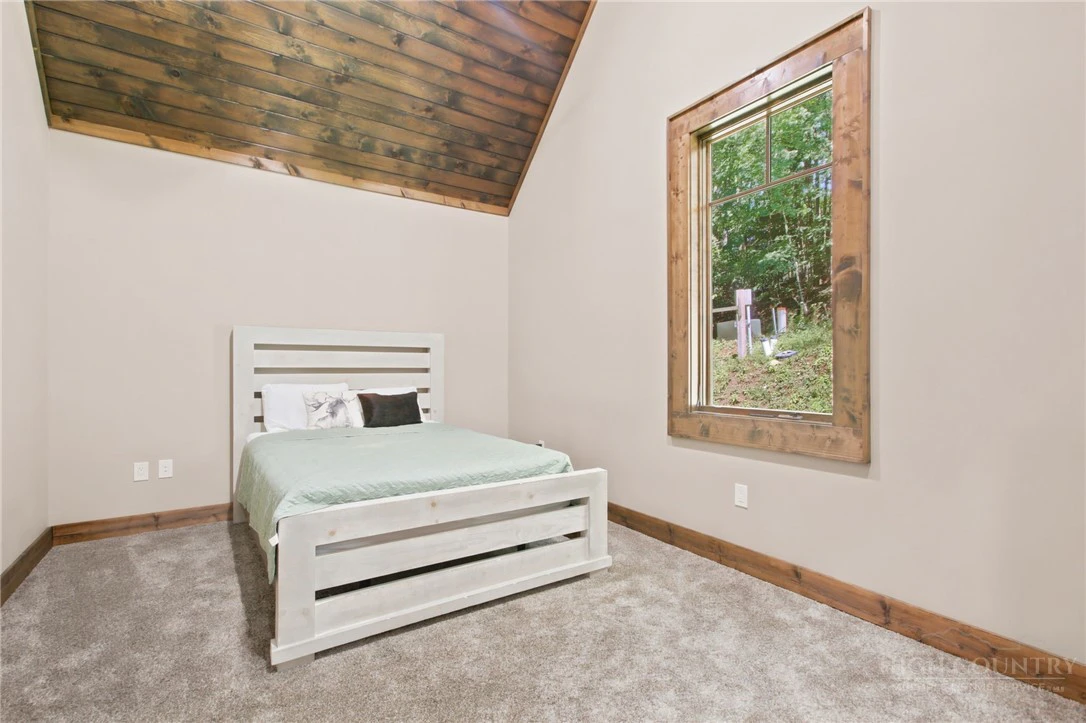 Image number 11 for the current listing