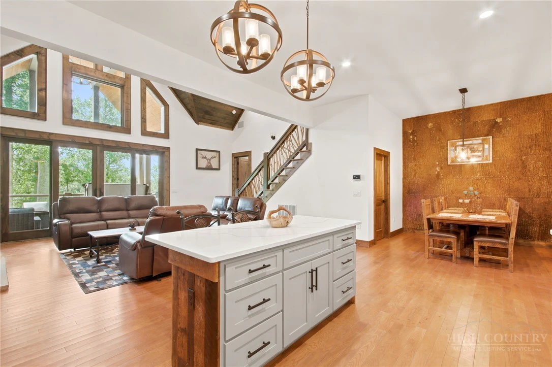 Image number 15 for the current listing