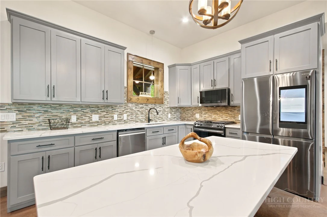 Image number 16 for the current listing