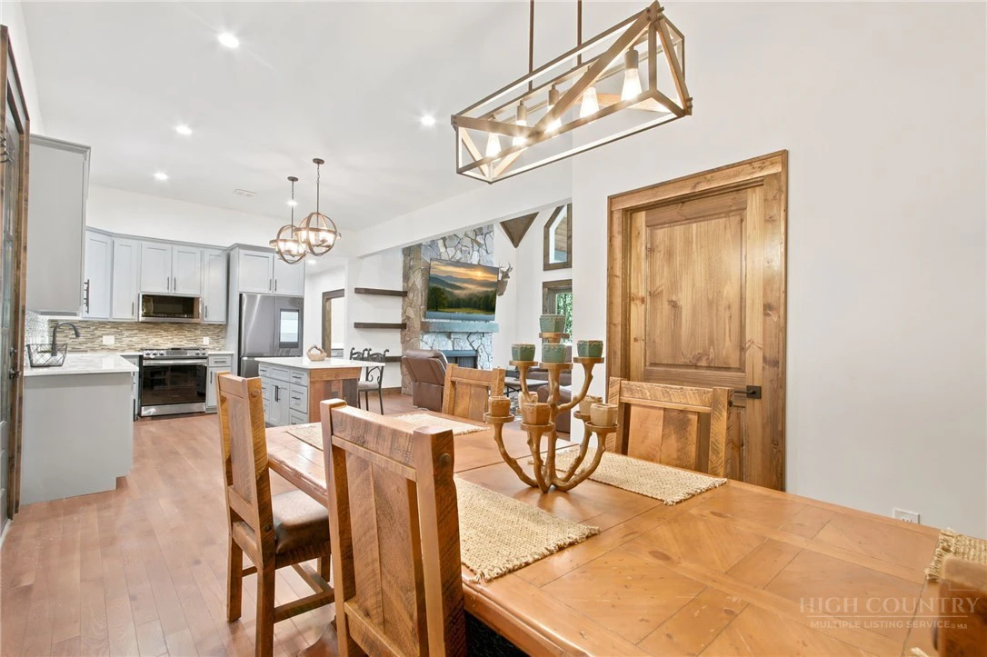 Image number 18 for the current listing