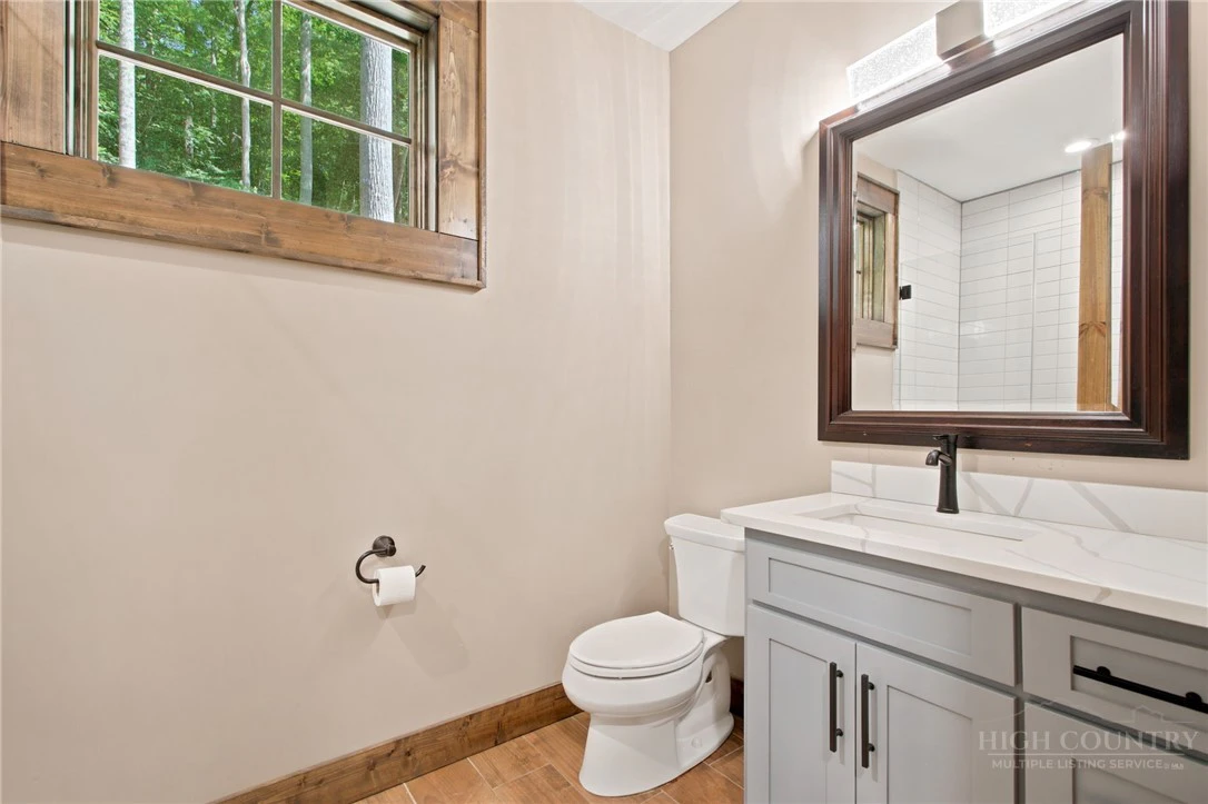 Image number 19 for the current listing