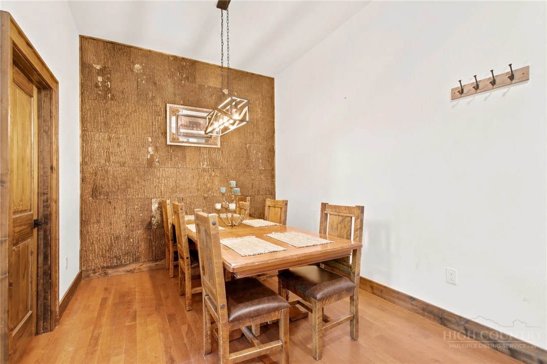 Image number 21 for the current listing