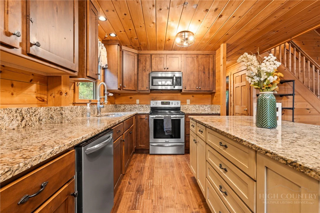 Image number 8 for the current listing