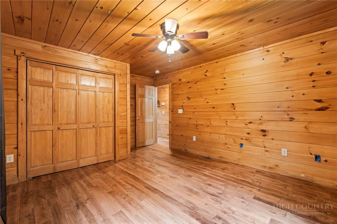 Image number 9 for the current listing