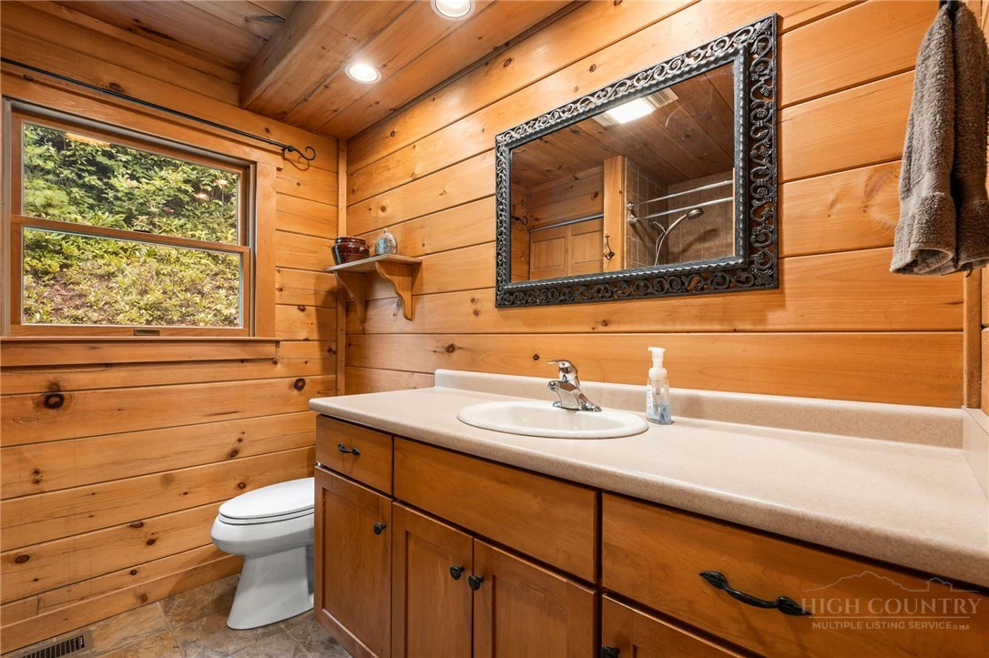 Image number 11 for the current listing