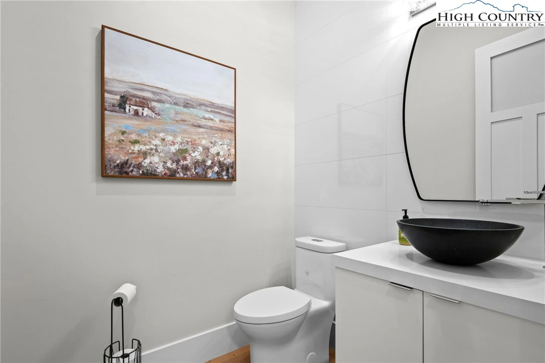 Image number 10 for the current listing
