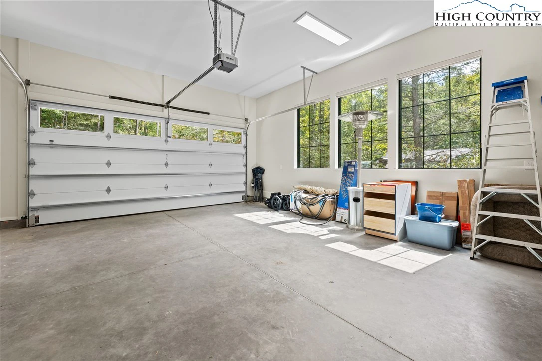 Image number 12 for the current listing