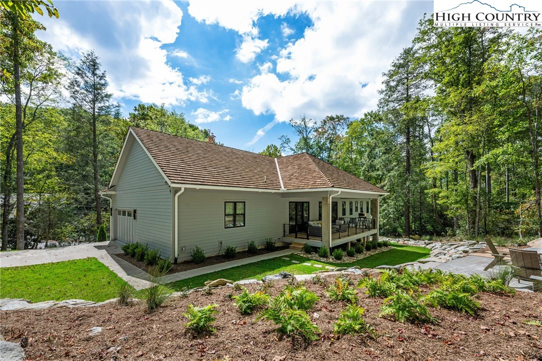 Image number 18 for the current listing