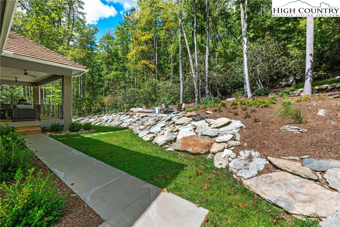 Image number 19 for the current listing