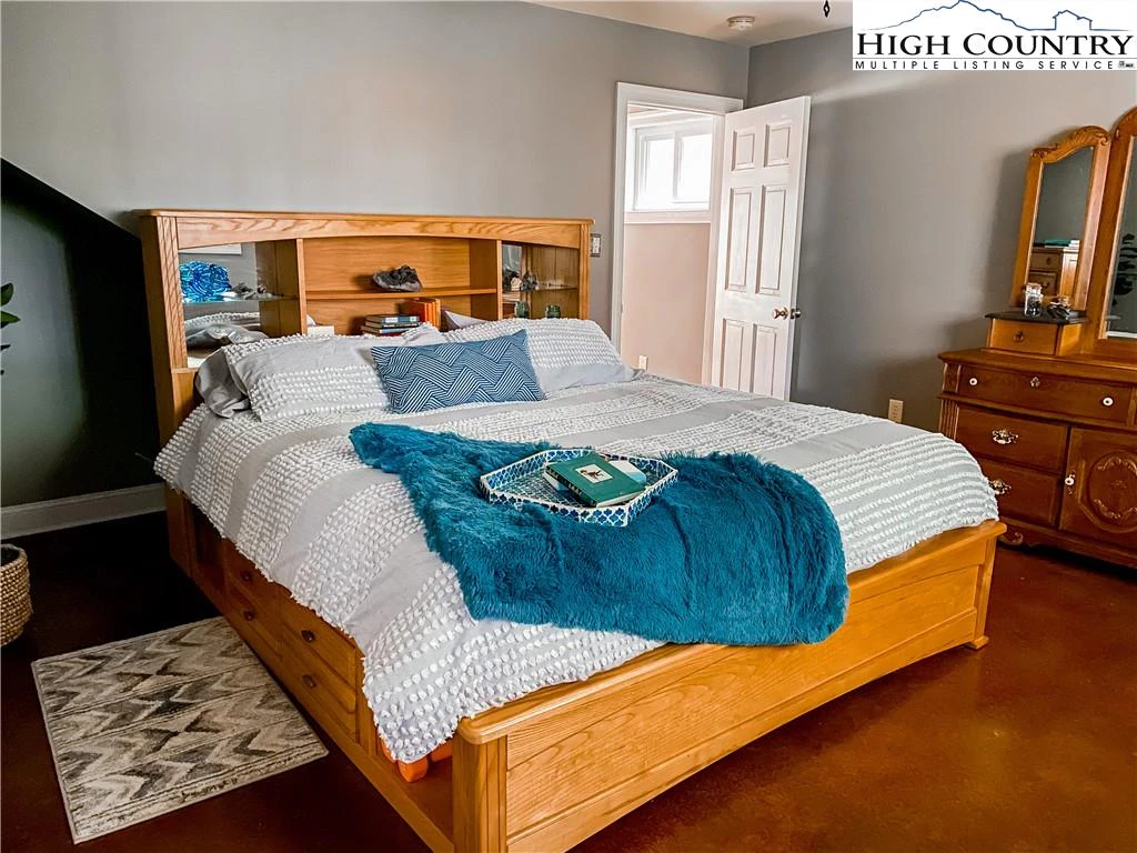 Image number 20 for the current listing
