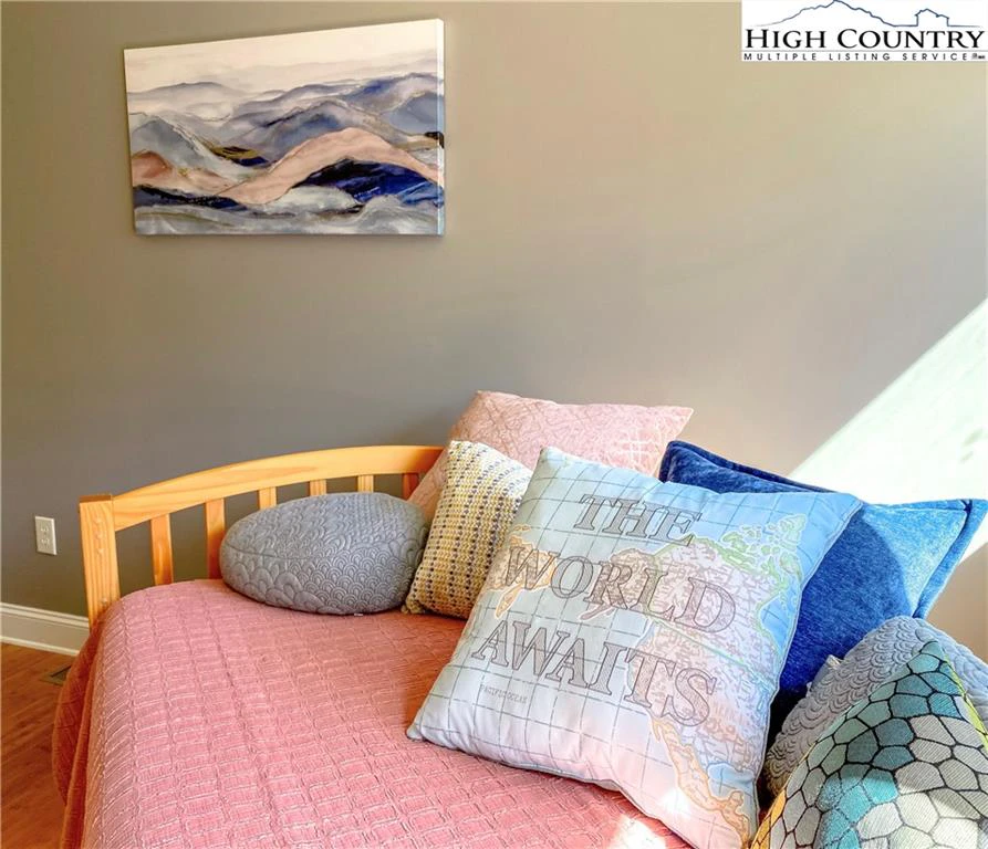 Image number 7 for the current listing
