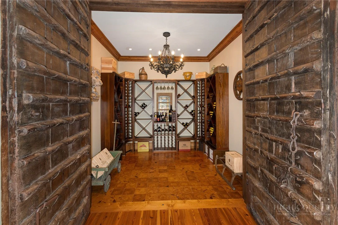 Image number 21 for the current listing