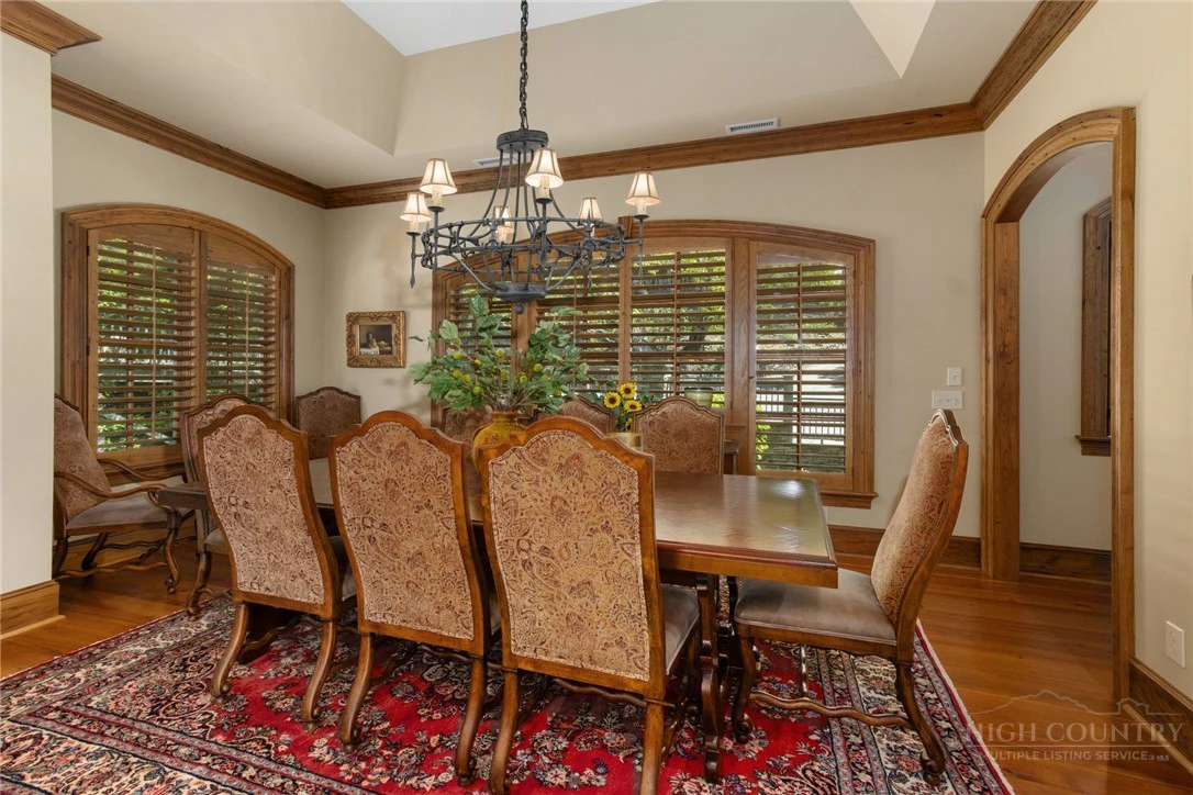 Image number 8 for the current listing
