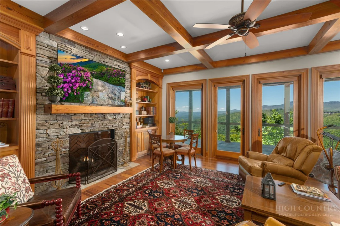 Image number 11 for the current listing