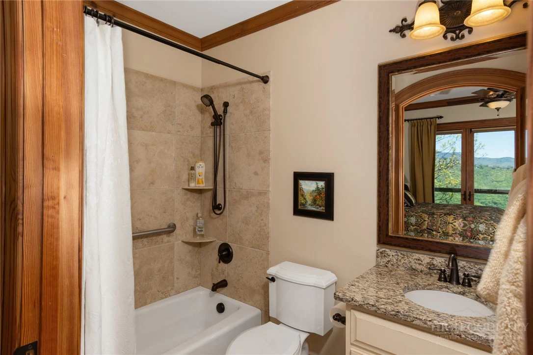 Image number 15 for the current listing
