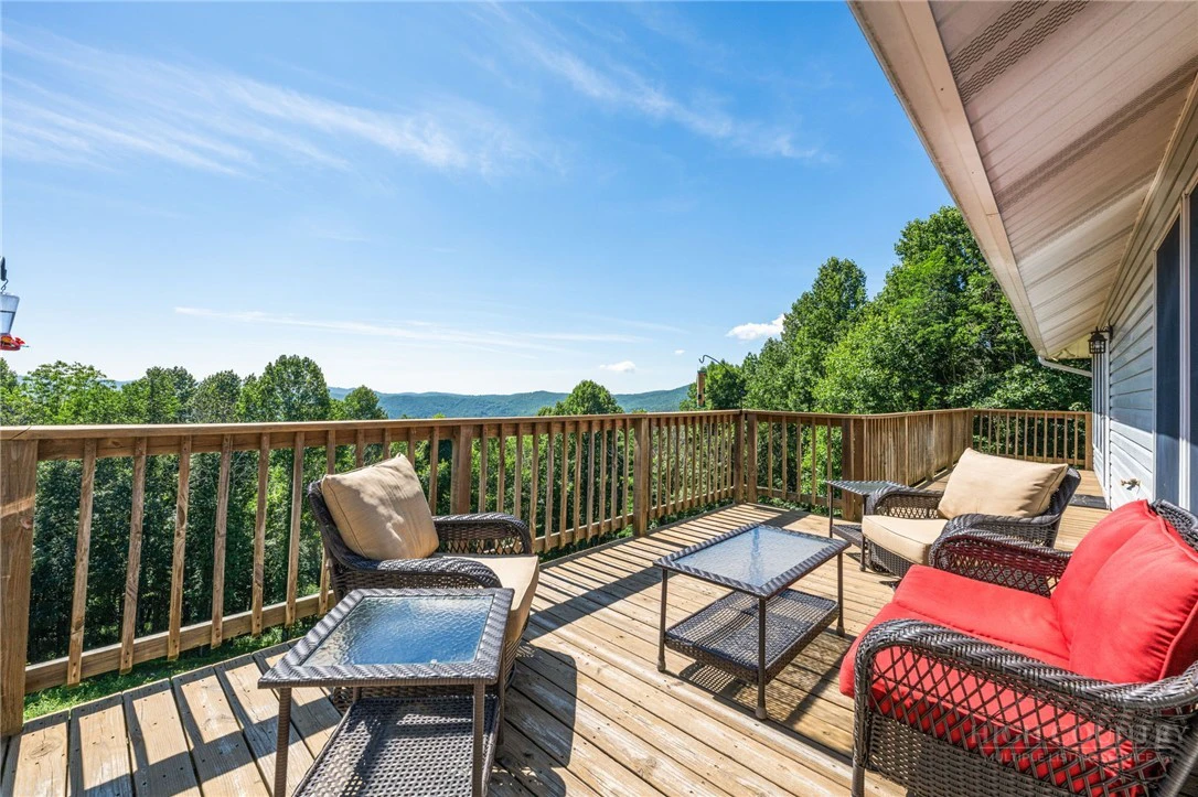 Image number 14 for the current listing