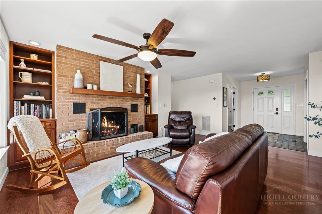 Image number 7 for the current listing