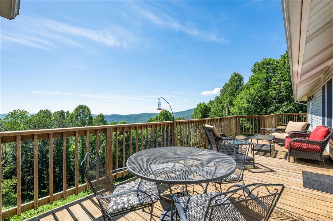 Image number 13 for the current listing
