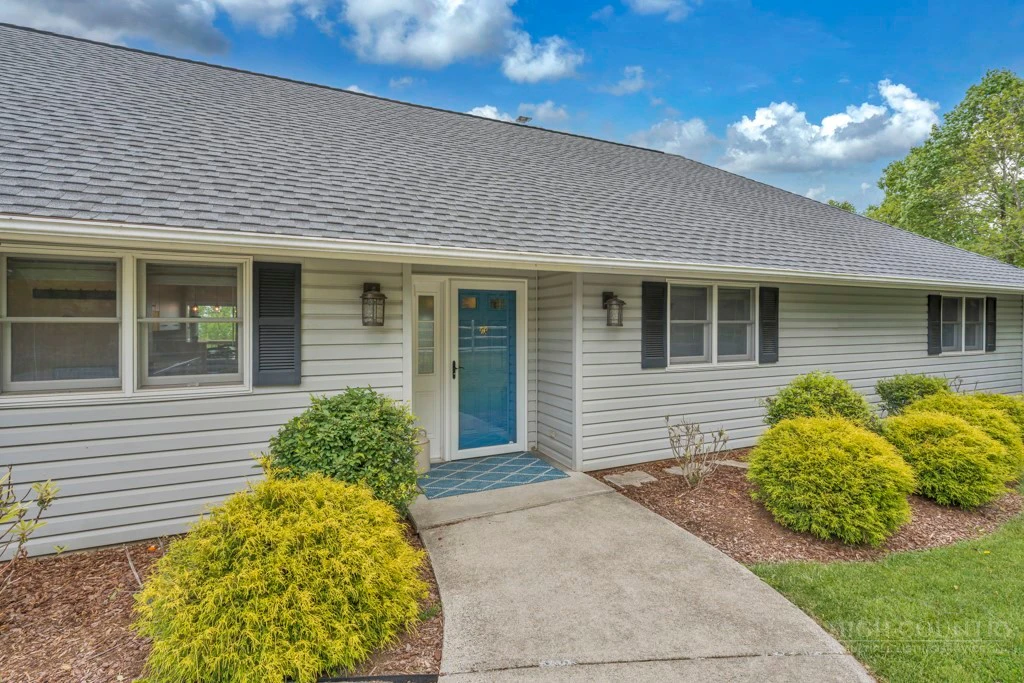 Image number 3 for the current listing