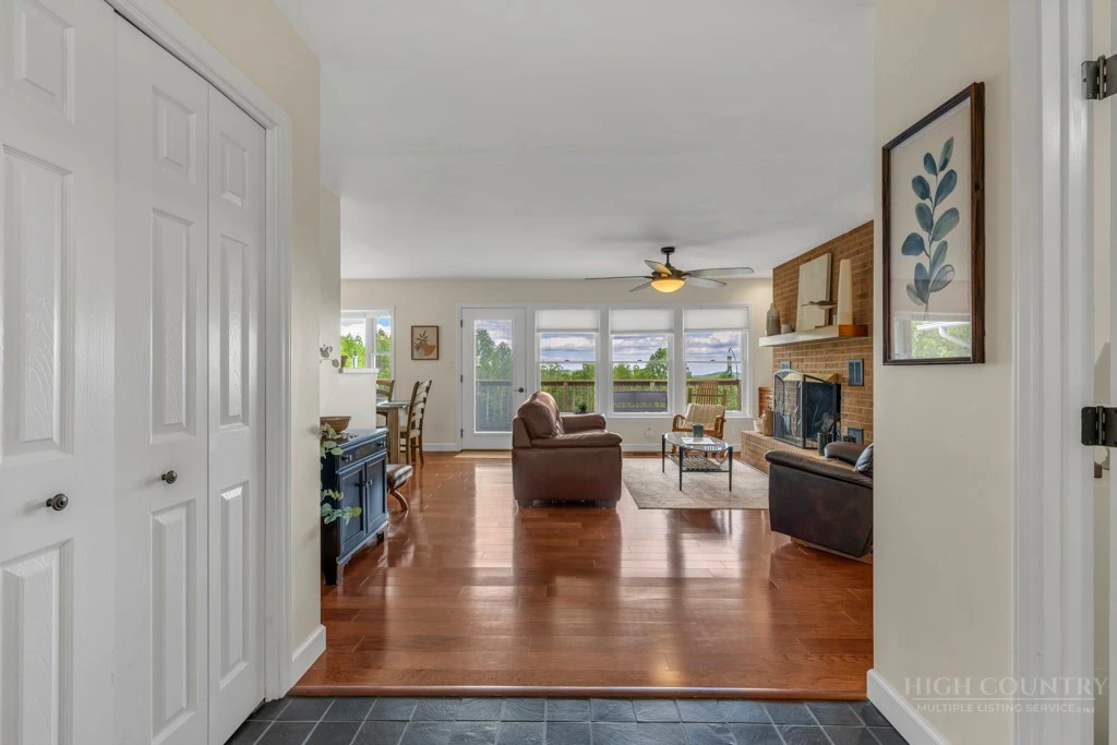 Image number 5 for the current listing