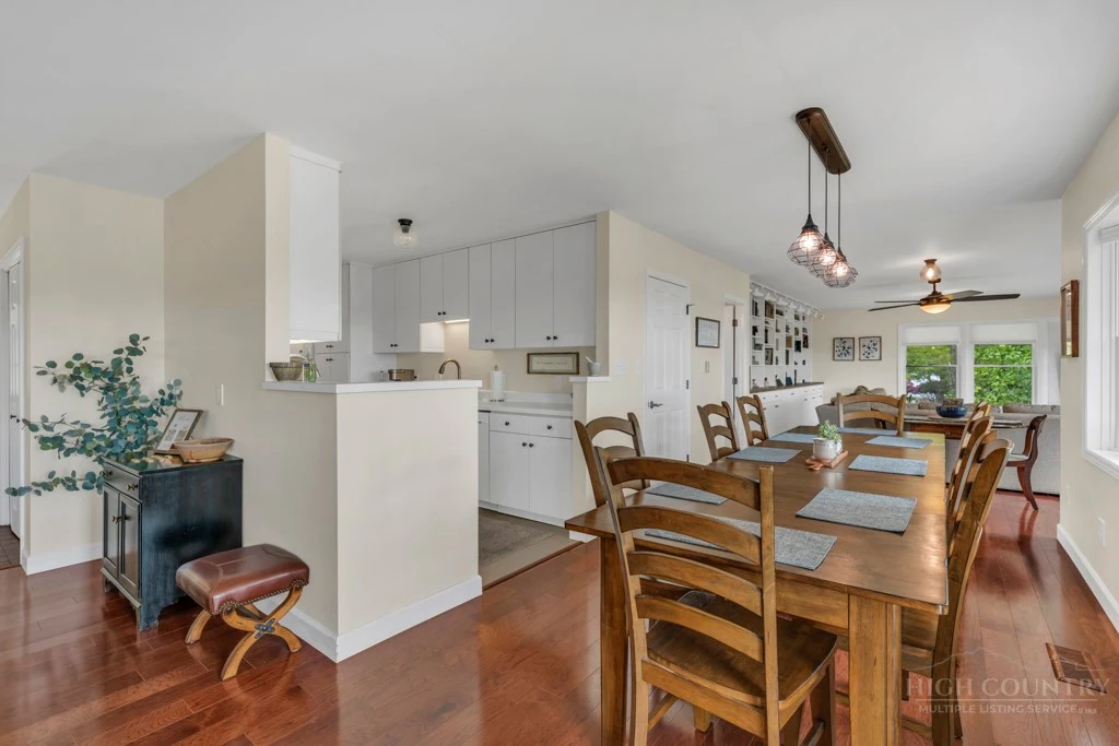 Image number 8 for the current listing