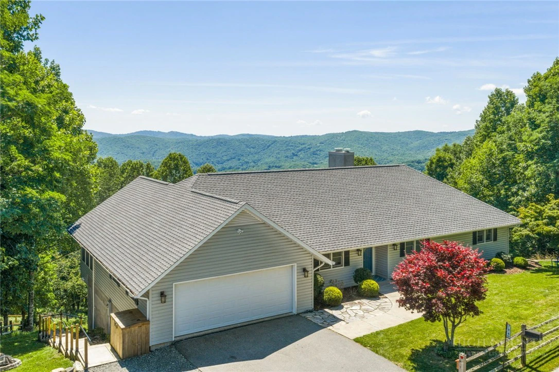 Image number 1 for the current listing