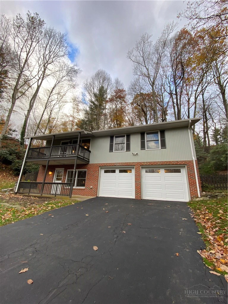 Image number 1 for the current listing