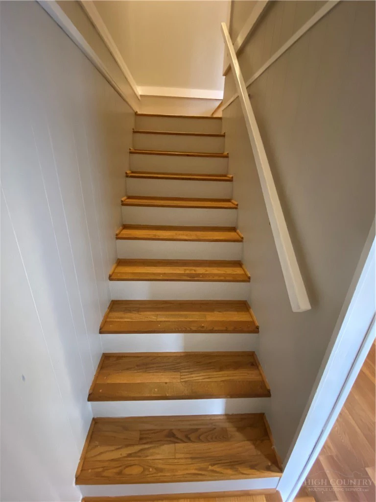 Image number 5 for the current listing