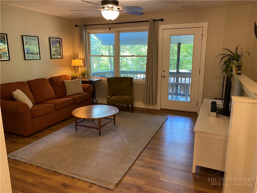 Image number 7 for the current listing