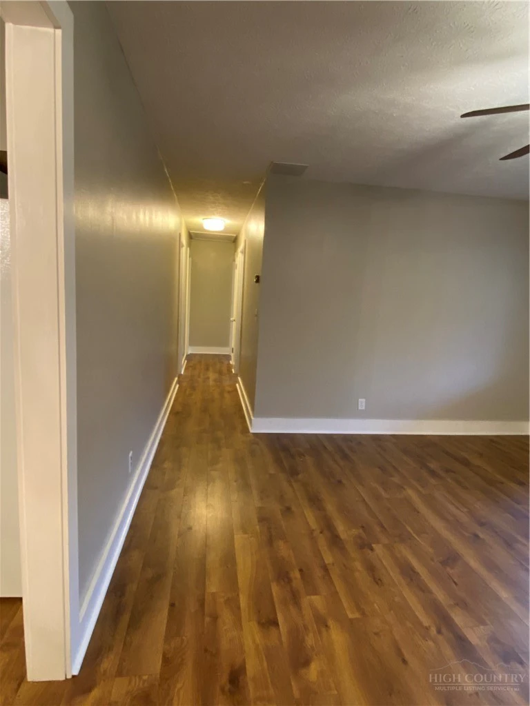 Image number 18 for the current listing