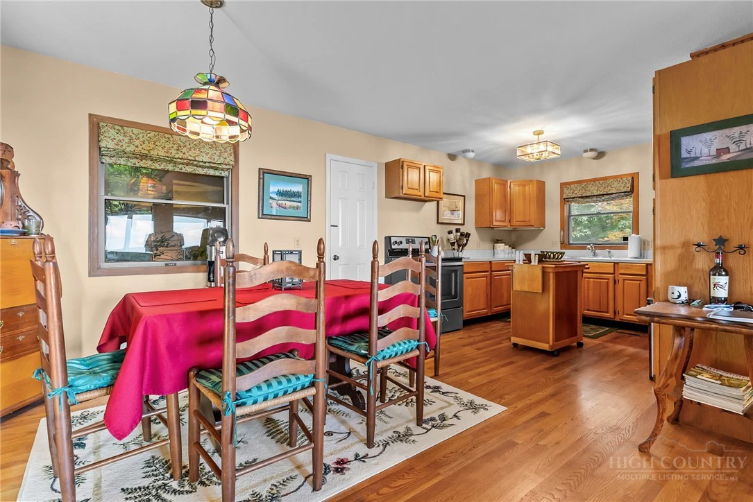 Image number 3 for the current listing