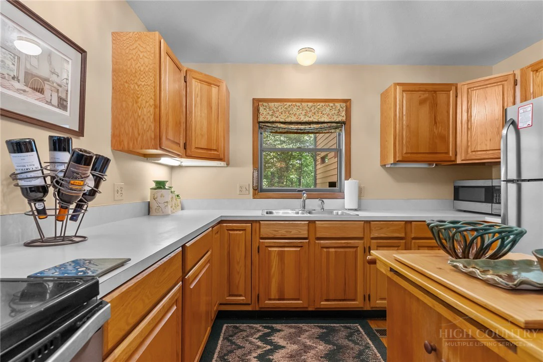 Image number 5 for the current listing