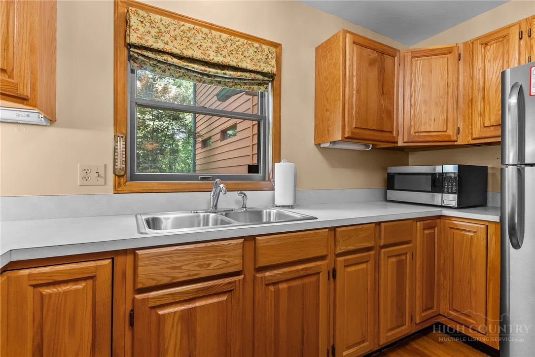 Image number 6 for the current listing