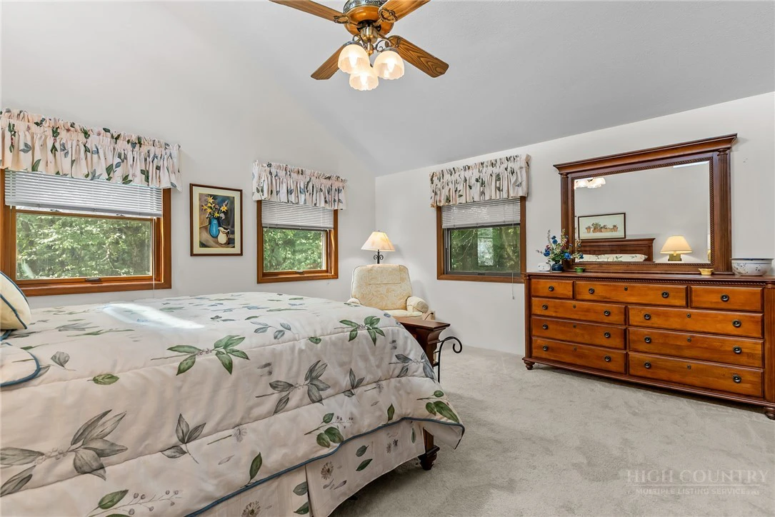 Image number 8 for the current listing