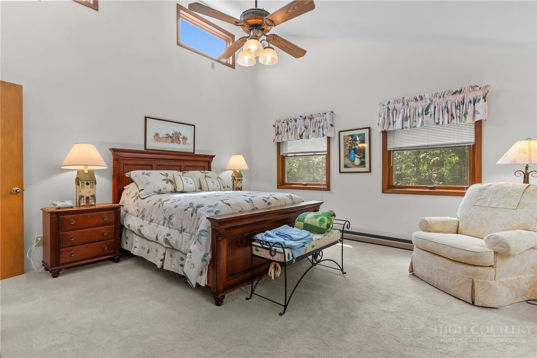 Image number 9 for the current listing