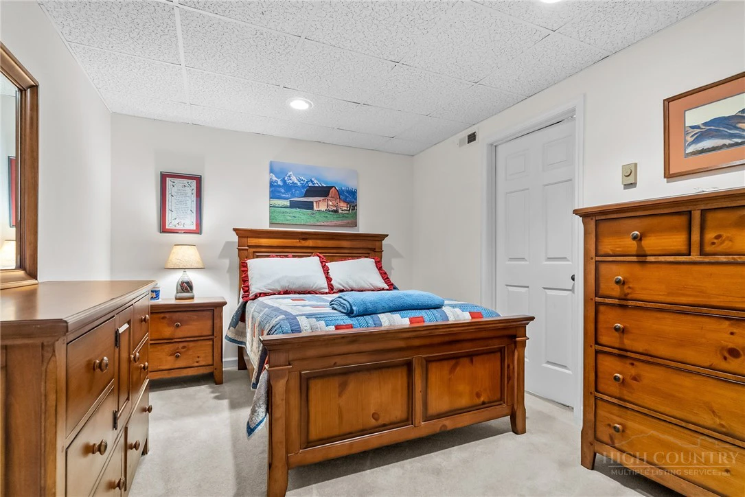 Image number 10 for the current listing