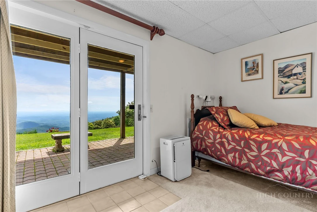 Image number 11 for the current listing