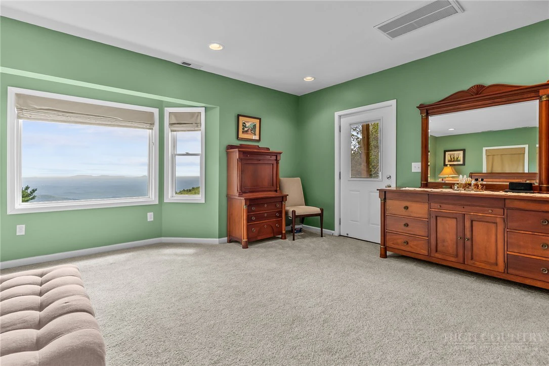 Image number 13 for the current listing