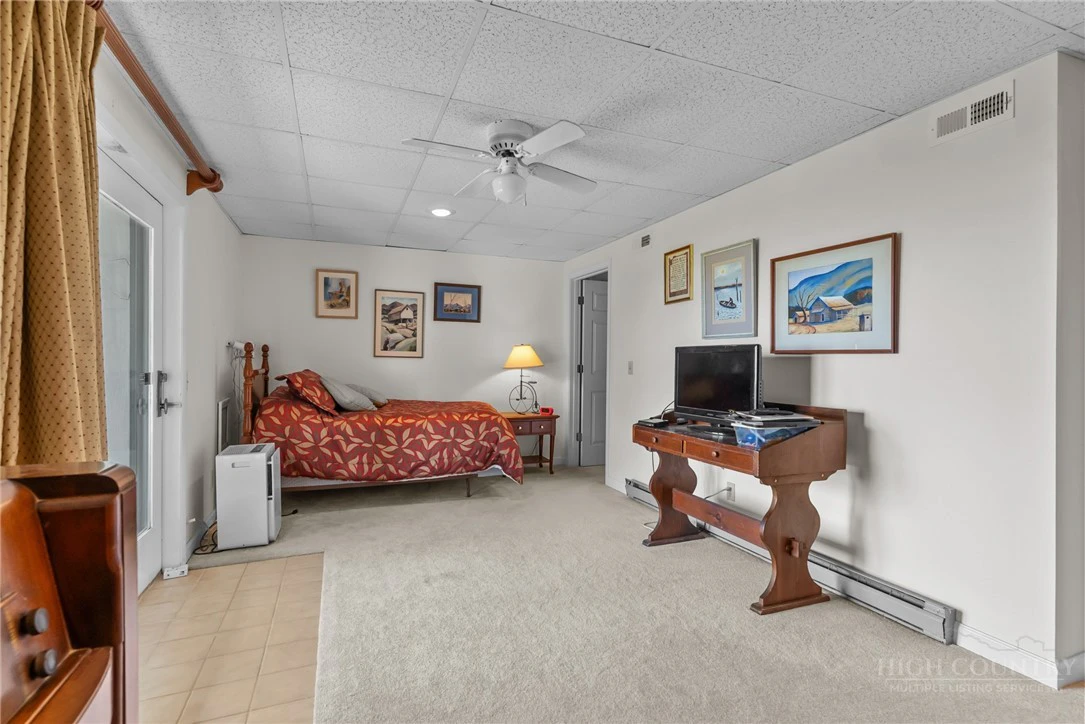 Image number 15 for the current listing