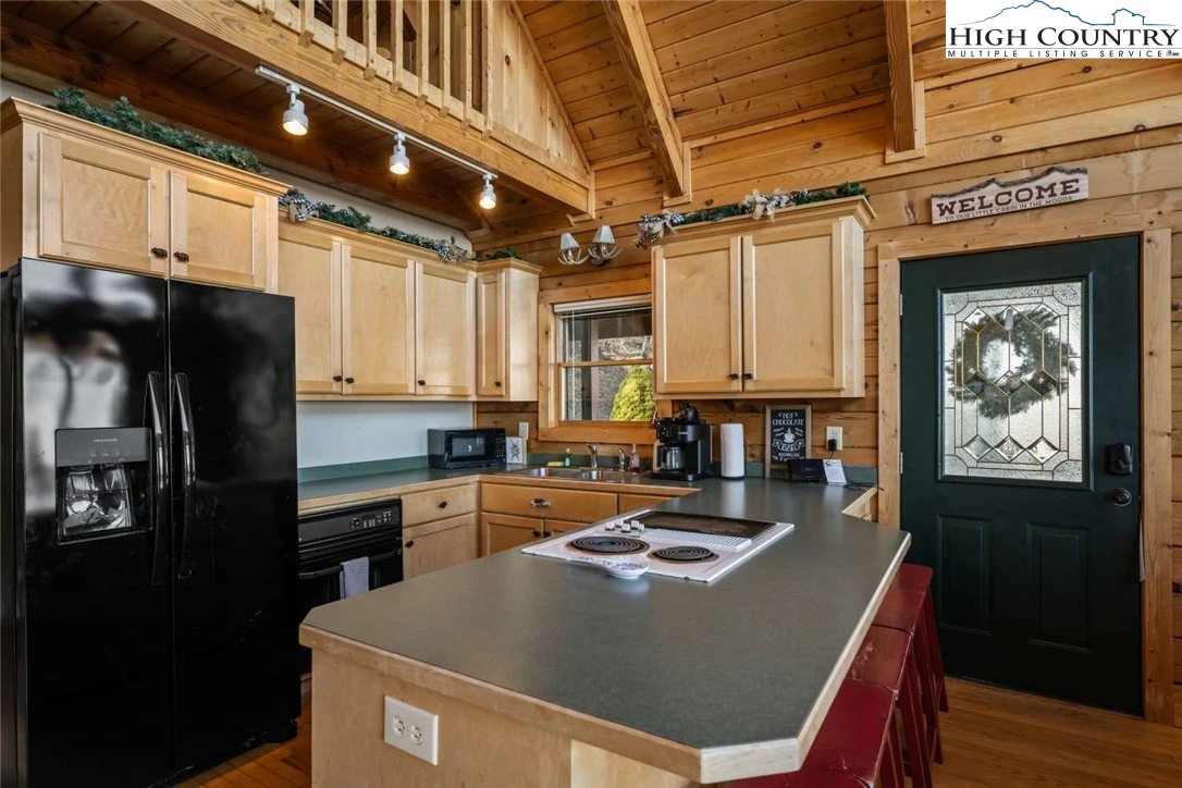 Image number 18 for the current listing