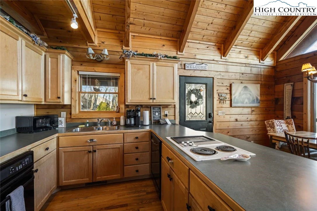 Image number 17 for the current listing