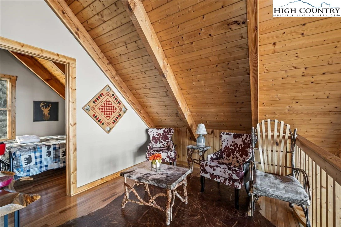 Image number 14 for the current listing
