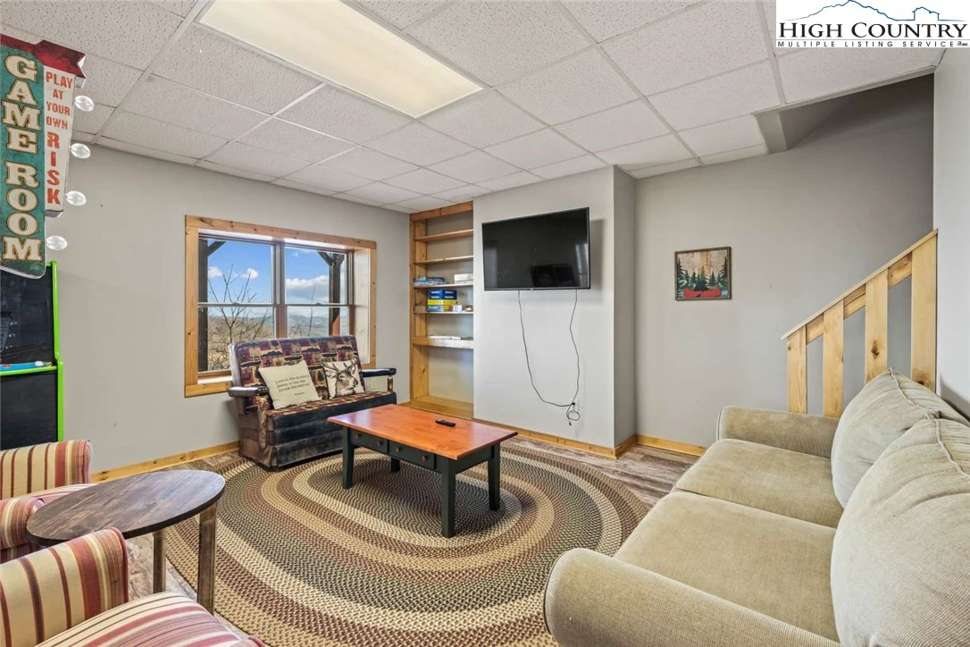 Image number 10 for the current listing